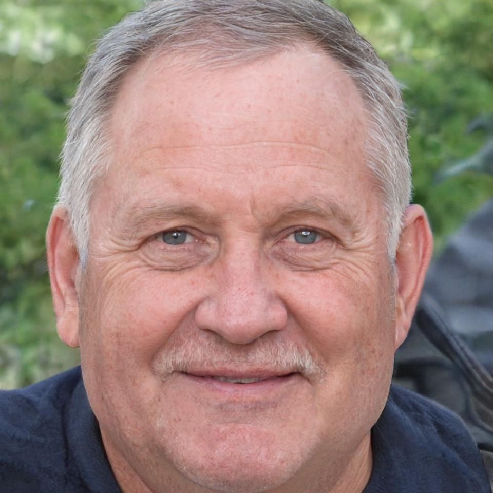 Program instructor specializing in energy market analysis
